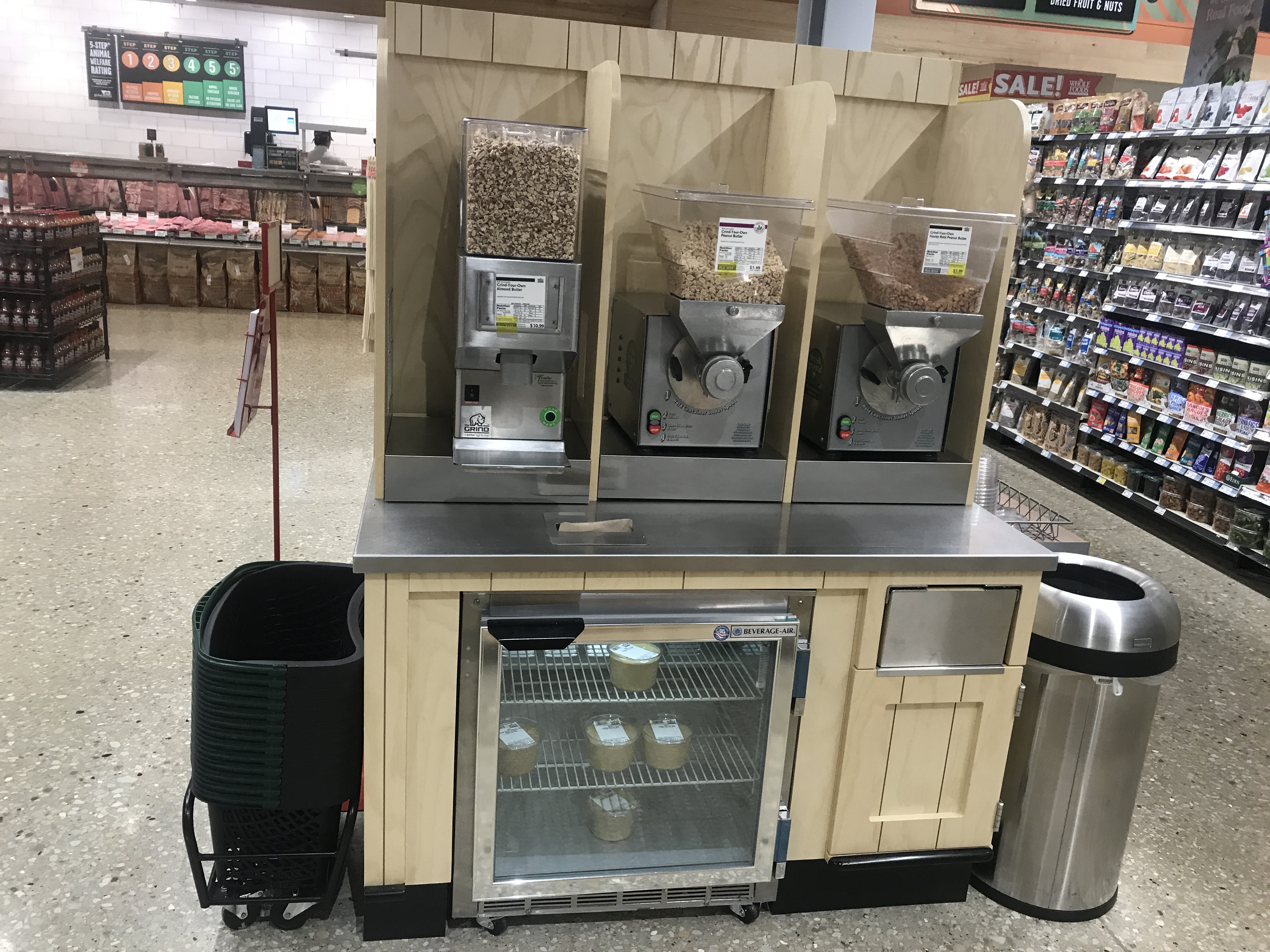 End Cap with Refrigerated Cooler